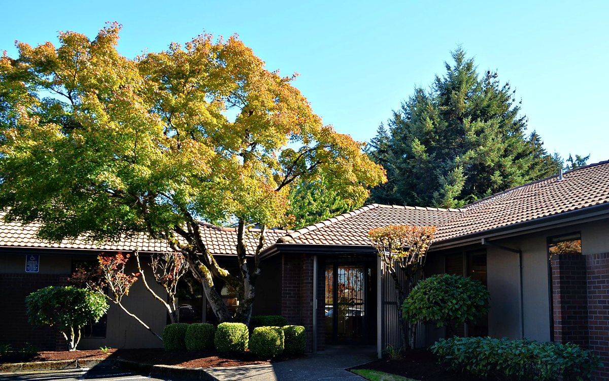 Entrada de Rockwood Orthodontics en 202 NE 181st Ave, Portland.